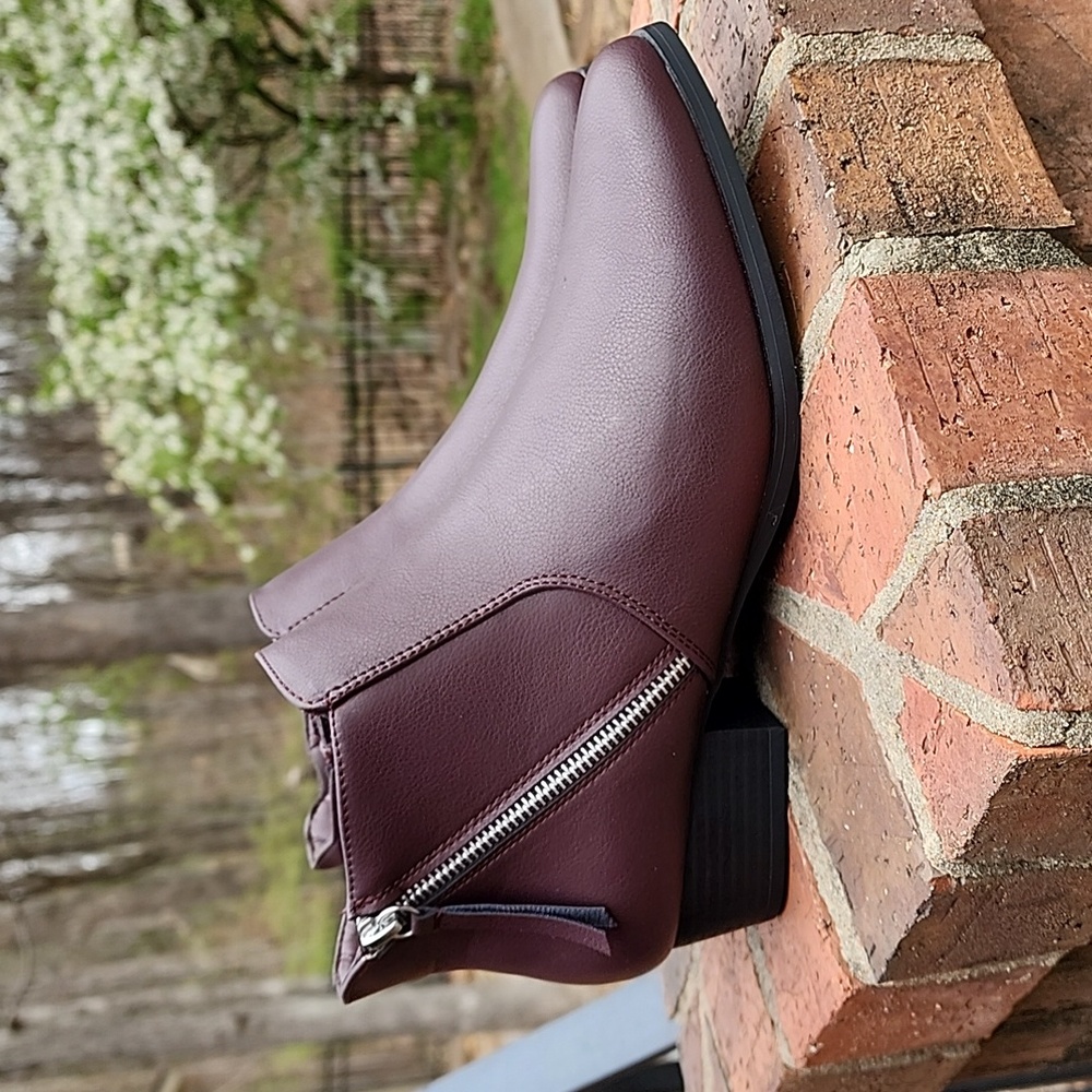 NWOT Croft and Barrow womens booties